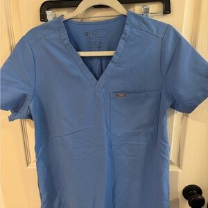 Blue scrub top (figs)
